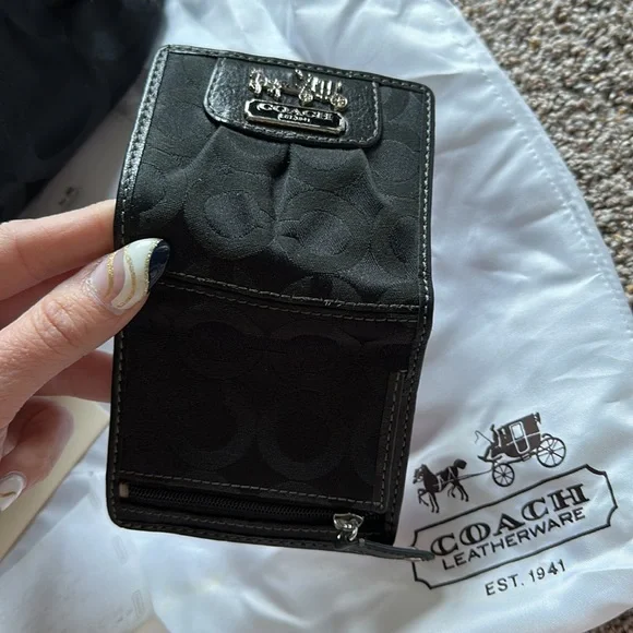 COACH SIGNATURE COLLECTION!!!! Purse and WALLET DUO! - Picture 15 of 17